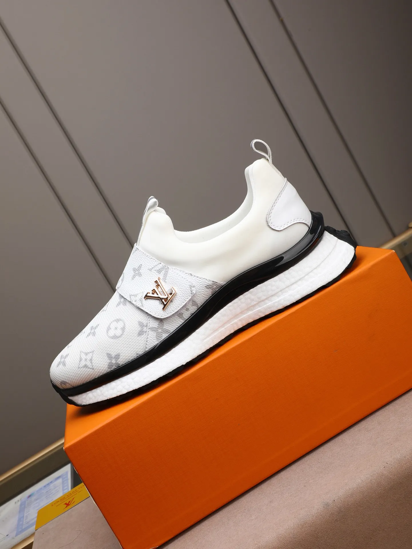 🪐🪐🪐Men's Shoes💰460💰[LV] A top fashion brand, a men's shoe that can handle various styles. The upper is made of a variety of materials, and the lining is imported mesh, which is sweat-absorbent and comfortable. The popcorn outsole design is the top priority - light and comfortable. Extremely testing process requirements: two colors available: 38-44 (customized at 45)